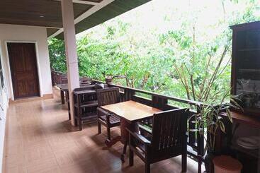 پانسیون Phamarn View Guesthouse