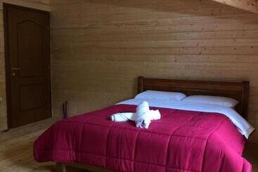 تختخواب و صبحانه Livadhi Guesthouse Komani Lake