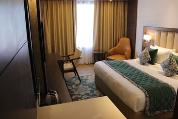 هتل Welcomheritage Grand, Srinagar