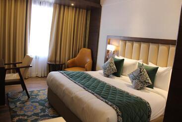 هتل Welcomheritage Grand, Srinagar