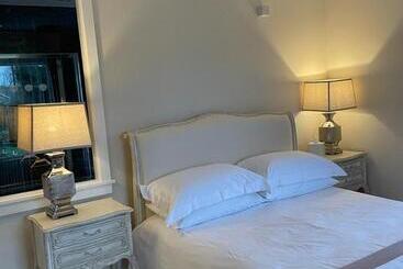 Moulton Lawn House B&b