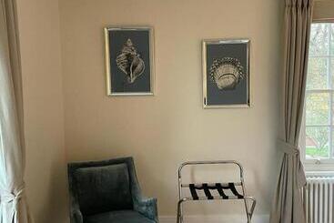 Moulton Lawn House B&b