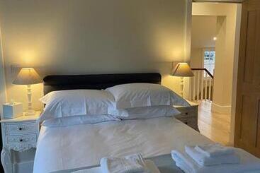 Moulton Lawn House B&b