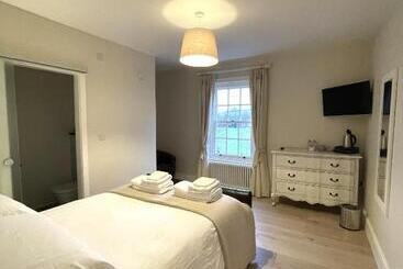 Moulton Lawn House B&b