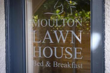 Moulton Lawn House B&b
