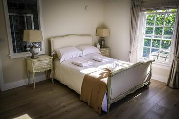 Moulton Lawn House B&b