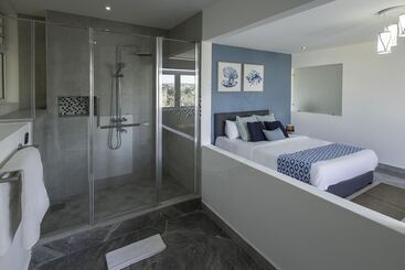 O Beach Boutique Studios