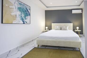 O Beach Boutique Studios