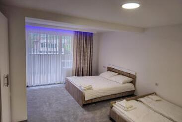 پانسیون Guest House Star Gate