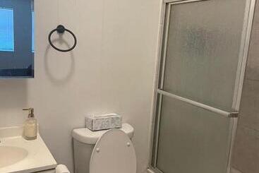 پانسیون Miami 28th Avenue Room