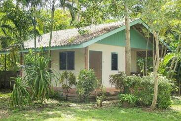 استراحتگاه Coconut Garden Bungalow โคโคนัท การ์เด้น บังกะโล