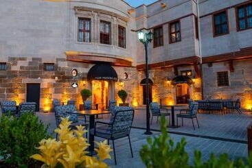 هتل Four Mansions