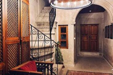 هتل Four Mansions