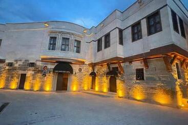 هتل Four Mansions