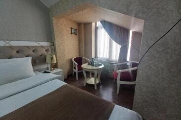 בית מלון כפרי The Royal