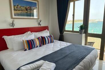 پانسیون The Beach House