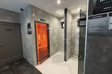 تختخواب و صبحانه Ikonik Spa