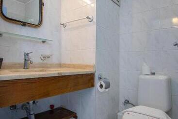 تختخواب و صبحانه Ladonia Hotels Zemda Gümüşlük