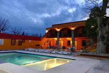 هتل Quinta Santa Cecilia