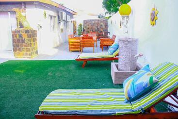 تختخواب و صبحانه Eagles Nest Self Catering Apartments