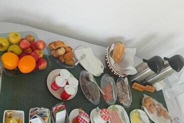تختخواب و صبحانه Residencial Rosa Criola