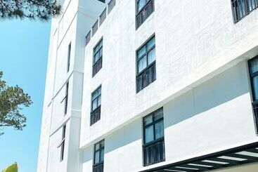 The Plaza Garden Hotel And Residences