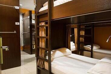هاستل Sri Packers   Klia
