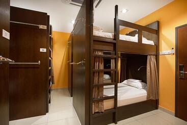 هاستل Sri Packers   Klia