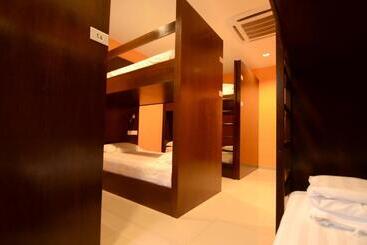 هاستل Sri Packers   Klia