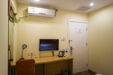 هتل Home Inn Shanghai The Bund Chenghuang Temple