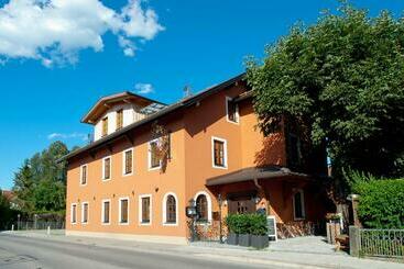 Отель Landgasthof Zum Erdinger Weissbrau