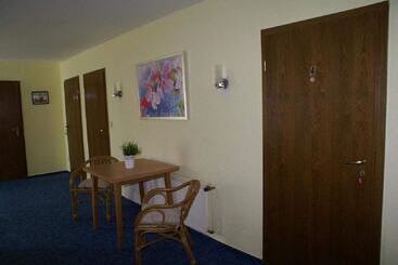 هتل Pension Lindenhof