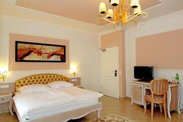 هتل Villa Toscana