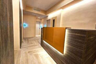 تختخواب و صبحانه Astoria Supreme Modern Boutique Suites