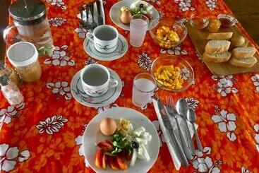 تختخواب و صبحانه L Arche