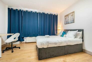 پانسیون Double Bed Room In Flat Near Birmingham City Centre