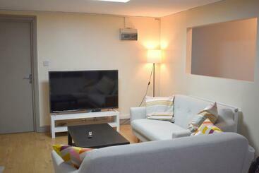 پانسیون Double Bed Room In Flat Near Birmingham City Centre