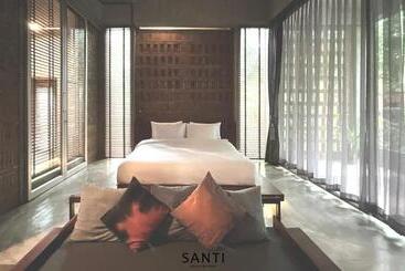استراحتگاه Santi Beach Retreat