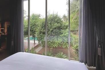 استراحتگاه Santi Beach Retreat