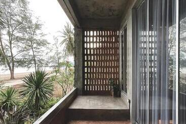استراحتگاه Santi Beach Retreat