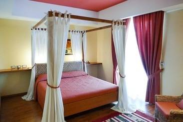 تختخواب و صبحانه Stella Charming & Luxurys