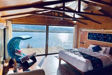 تختخواب و صبحانه Uros Samay Qilla Lodge