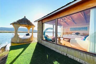 住宿加早餐  Uros Samay Qilla Lodge