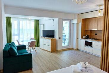 هتل Apartamente By Alz Infinity