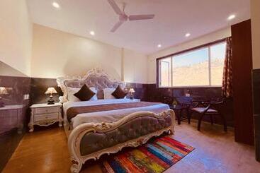 Отель River Grand Resort   A Peaceful Stay Kempty Fall Mussoorie