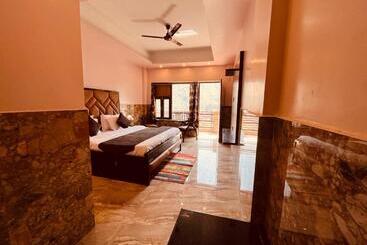 Отель River Grand Resort   A Peaceful Stay Kempty Fall Mussoorie