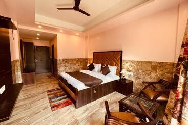 Отель River Grand Resort   A Peaceful Stay Kempty Fall Mussoorie