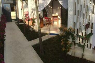 تختخواب و صبحانه De Coco Bungalows