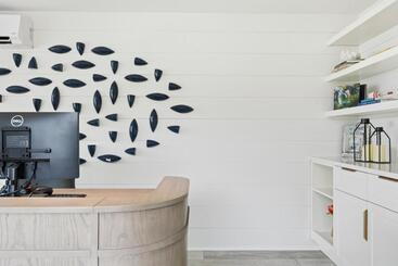 Отель Greyfinch Chatham Inn