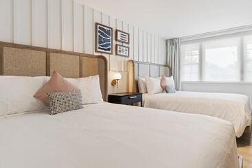 Отель Greyfinch Chatham Inn